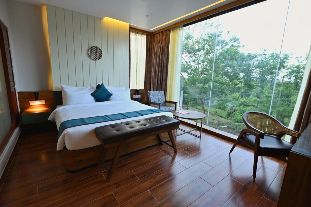 The Convoy Hotel Dibrugarh Exterior foto